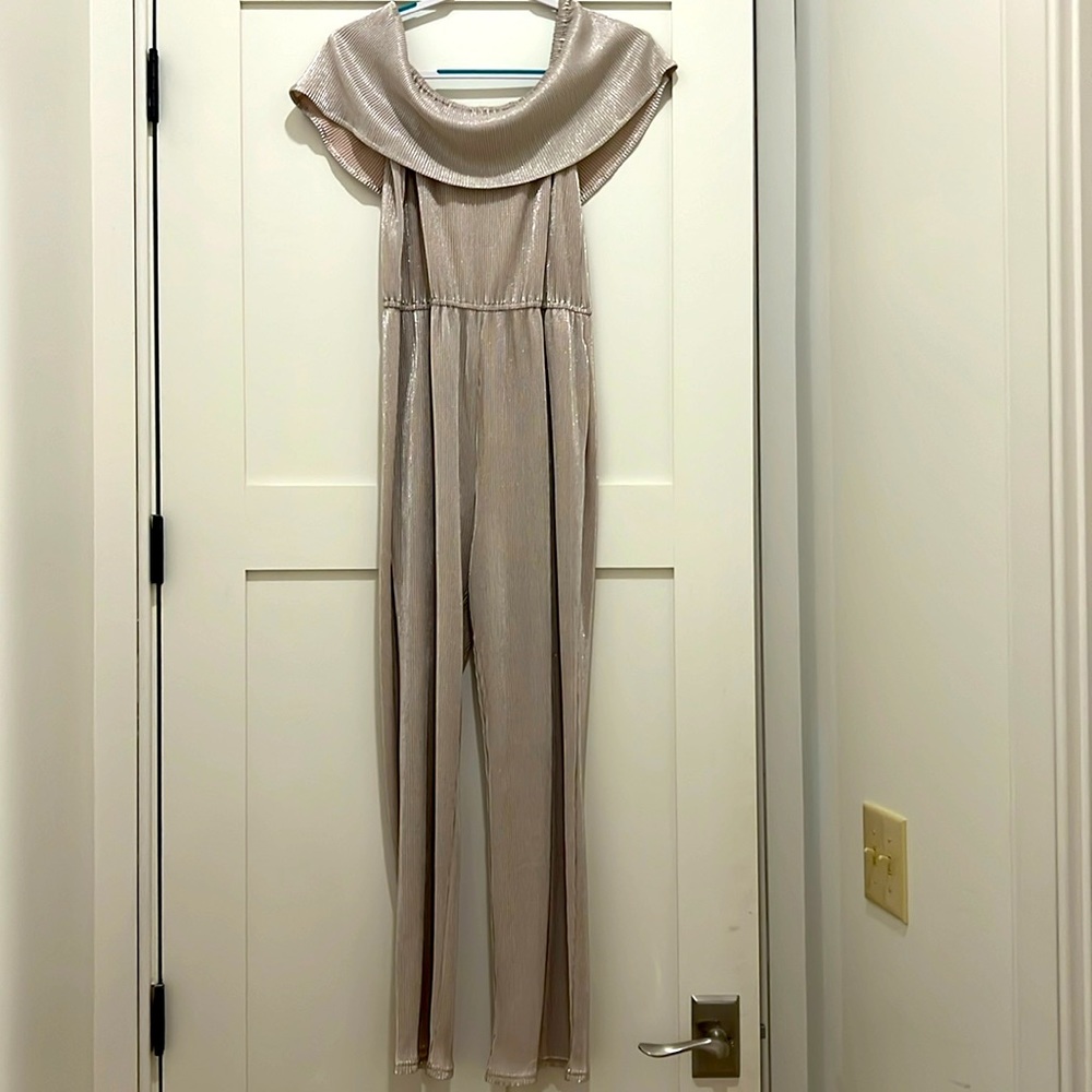 Women’s metallic champagne jumpsuit. Super cute!!